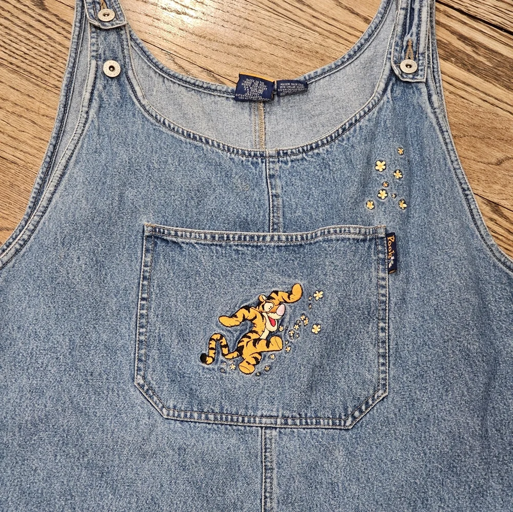 Pooh Woman Short Overalls Featuring Tigger - Picture 2 of 8
